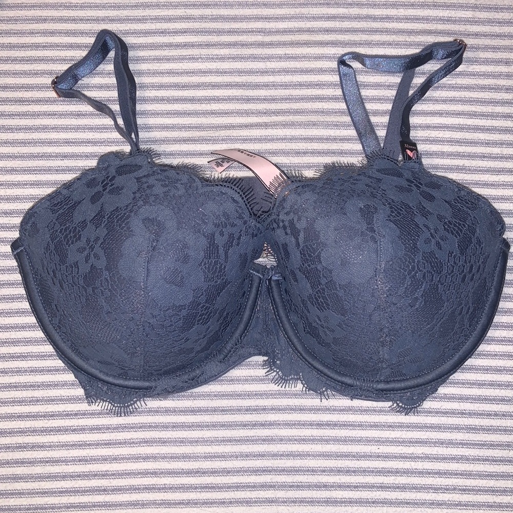 Blue lace Victoria’s Secret bra 32DDD
